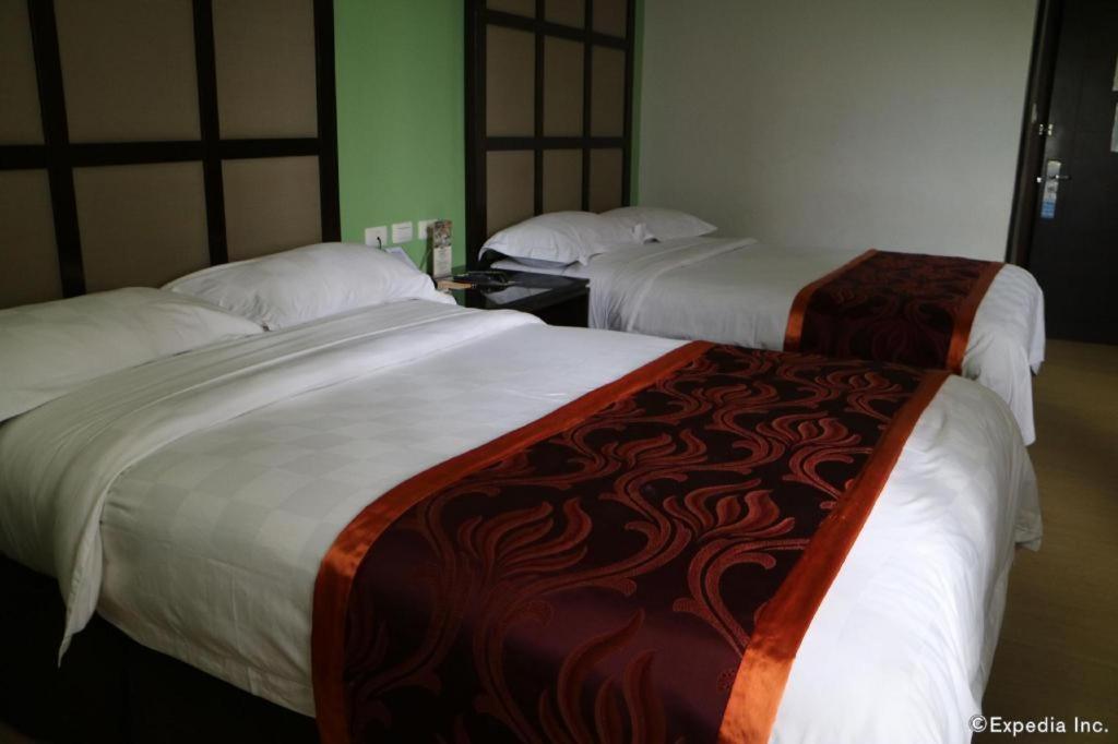 Avenue Suites Bacolod Exterior photo