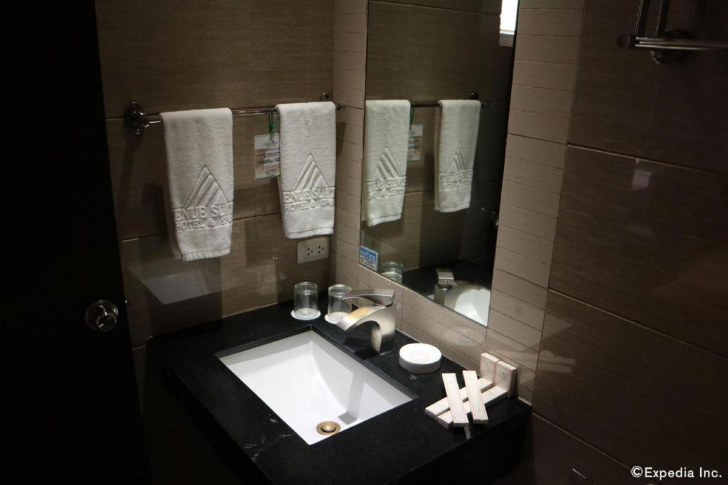 Avenue Suites Bacolod Exterior photo