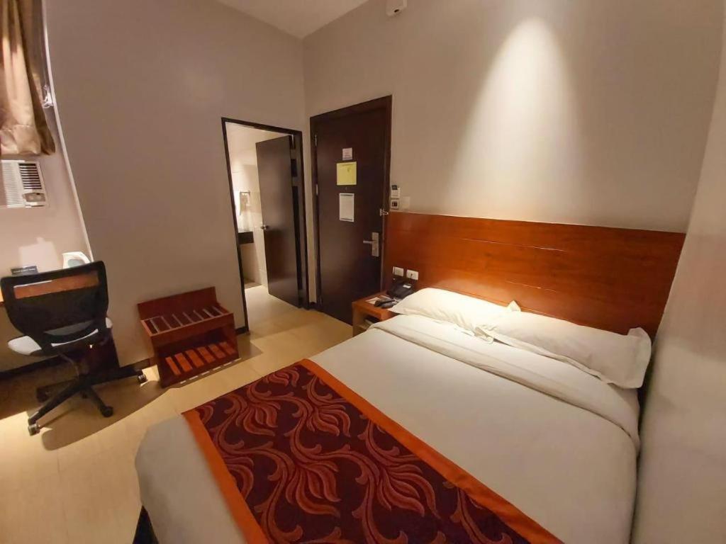 Avenue Suites Bacolod Exterior photo