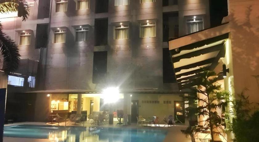 Avenue Suites Bacolod Exterior photo